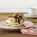 Delicious-gluten-free-hotcake-recipe-for-breakfast-with-caramel-sauce-and-grilled-banana
